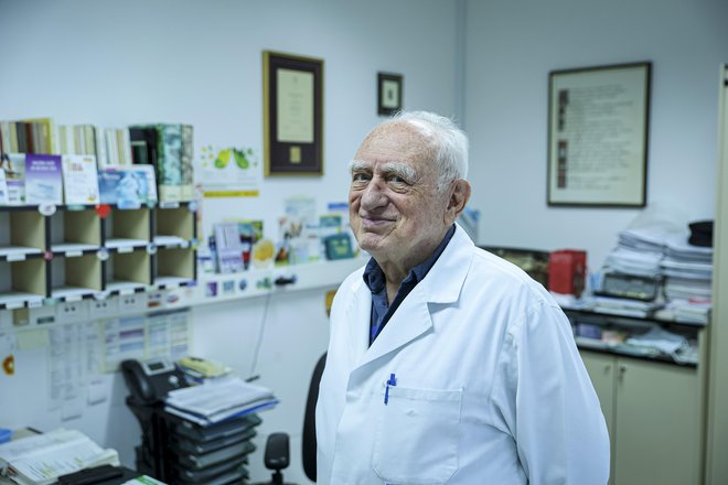 Za tistega, ki gre študirat medicino, hkrati pa razmišlja, da mu ne bo treba sprejeti odgovornosti, je bolje, da fakulteto zapusti takoj, pravi Andrija Halužan. FOTO: Jože Suhadolnik