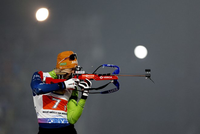 Jakov Fak je v Nemčiji v streljanju stoje enkrat zgrešil. FOTO: David W Černy/Reuters