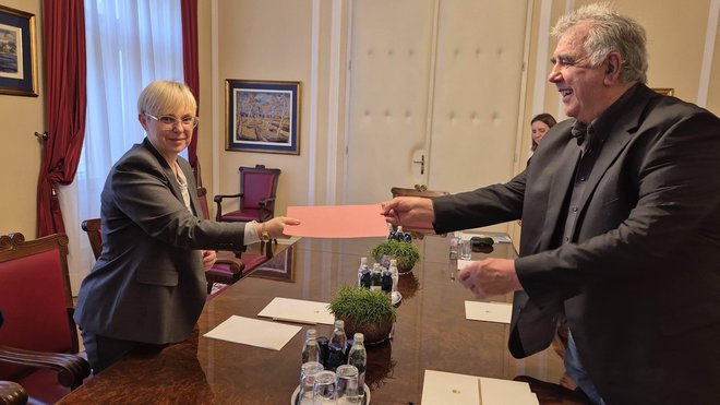 Delegacijo mirovnikov z nekdanjim poslancem SD Aurelijem Jurijem na čelu je sprejela predsednica republike Nataša Pirc Musar. FOTO: Maja Breznik