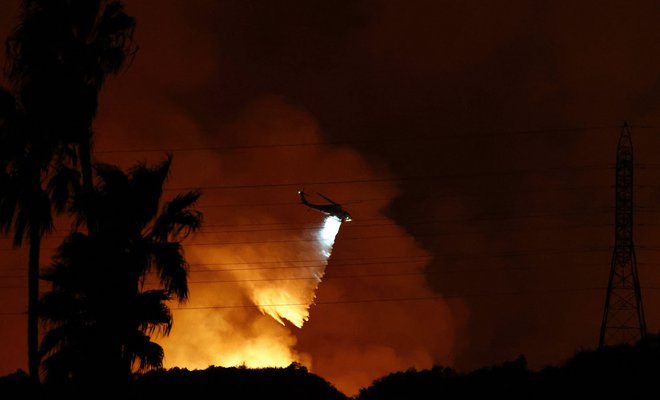 V petih požarih, ki so pred dnevi izbruhnili na več lokacijah, je doslej pogorelo okrog 15.000 hektarjev površin. FOTO: Mario Tama/Afp