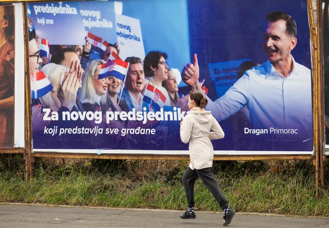 Tudi hrvaški politični analitiki menijo, da Primorac nima možnosti za zmago, vendar pa poudarjajo, da bi HDZ lahko popravil rezultat z boljšo mobilizacijo svojih podpornikov in s tem pokazal svojo moč. FOTO: Damir Sencar/AFP