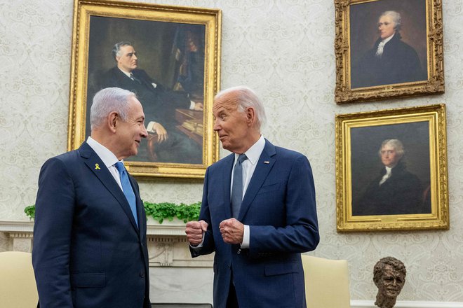 Joe Biden in Benjamin Netanjahu julija lani. FOTO: Jim Watson/AFP