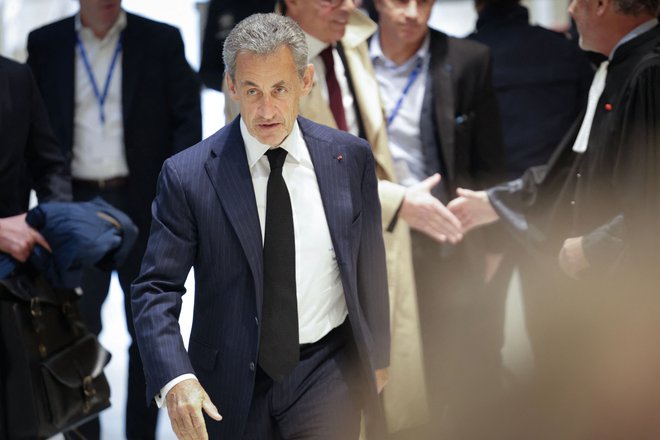 Nicolasu Sarkozyju naj bi grozilo desetletje za rešetkami. FOTO: Thibaud Moritz/Afp