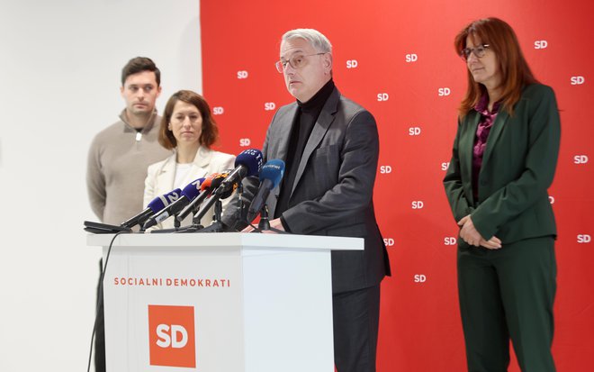 »Ne vem, če nas lahko prepriča, ne da ponovi razpis,« je o Poklukarju dejal Han. Pri tem bodo vztrajali, »vse ostalo je politična računica«. FOTO: Blaž Samec/Delo