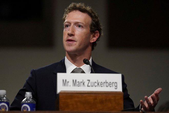 Zuckerberg je pred dnevi naznanil, da Meta v Združenih državah ukinja program neodvisnega preverjanja dejstev. FOTO: Nathan Howard/Reuters