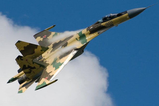 Rusko vojno letalo Suhoj Su-35. FOTO: Wikipedia/Aleksandr Markin