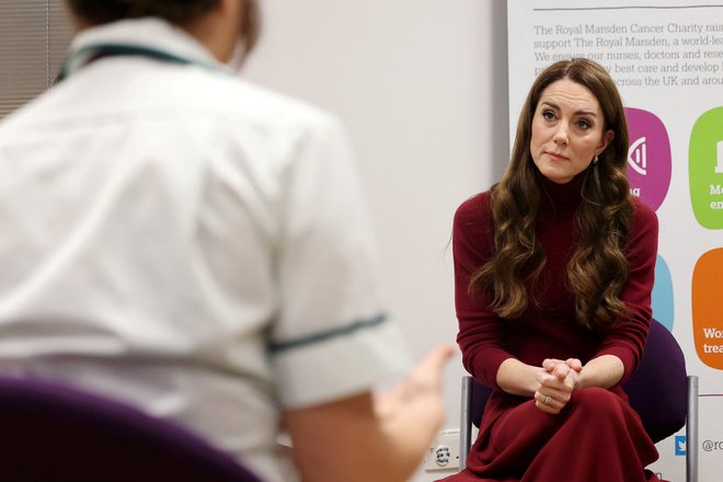 Princesa Kate je danes znova obiskala londonsko bolnišnico Royal Marsden, kjer se je zdravila. FOTO: Chris Jackson/Pool via Reuters