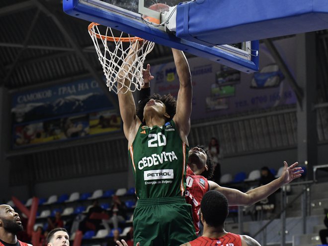 Joan Beringer se je dobro boril pod košem. FOTO: Cedevita Olimpija