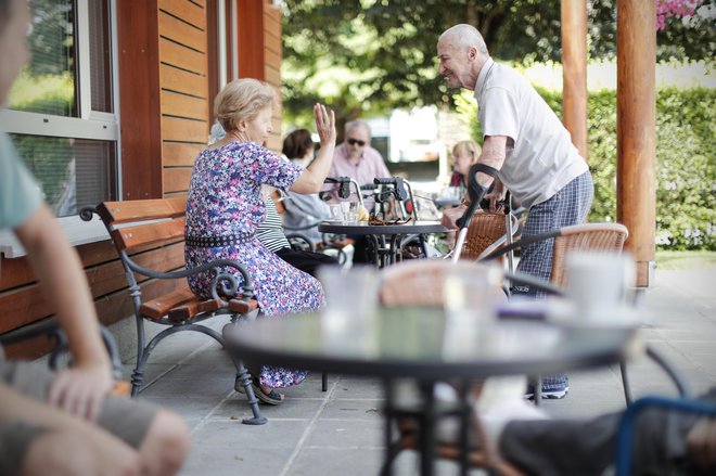 Dve tretjini svetovnega prebivalstva živi v državah, kjer je rodnost premajhna, da bi se prebivalstvo obnavljalo. To negativno vpliva na gospodarsko rast in bo vodilo v medgeneracijska trenja. FOTO: Uroš Hočevar