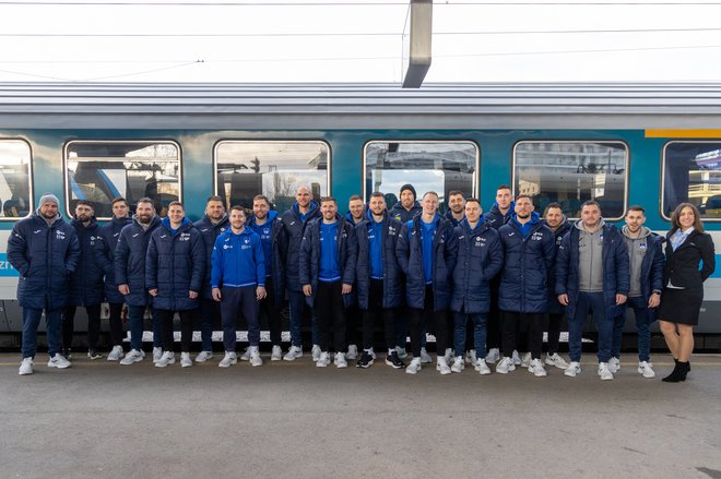 Odhod rokometne reprezentance na prvenstvo v Zagreb. FOTO: Voranc Vogel