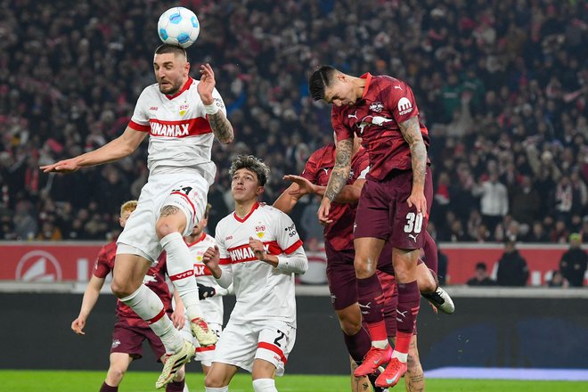 Benjamin Šeško (desno) se je znova vpisal med strelce. FOTO: Thomas Kienzle/AFP