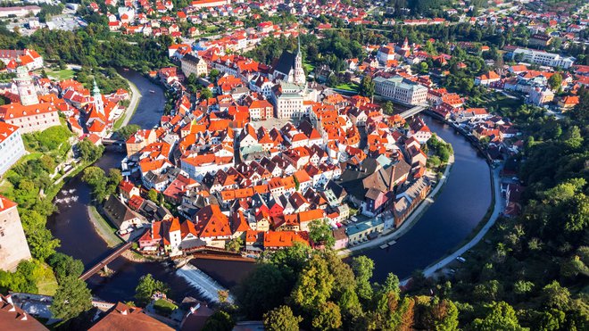 Češki Krumlov je navdihnil tudi slikarja Egona Schieleja, a ga je moral zaradi nenaklonjenih krajanov kmalu zapustiti.  FOTO: Shutterstock