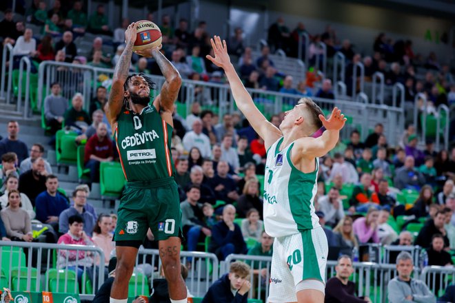 Dj Stewart se je izkazal z metom za dve točki, 15 točk je zbral brez poskusa za tri. FOTO: Cedevita Olimpija