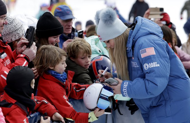 V St. Antonu so Lindsey Vonn minuli konec tedna obkrožali oboževalci. FOTO: Leonhard Foeger/Reuters