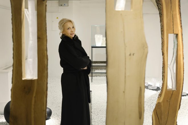 Tanja Pak je mednarodno uveljavljeno ime na področju ustvarjanja v steklu. Njeno delo je v stalni zbirki enega najpomembnejših muzejev stekla na svetu, v Tojami na Japonskem. FOTO: Leon Vidic