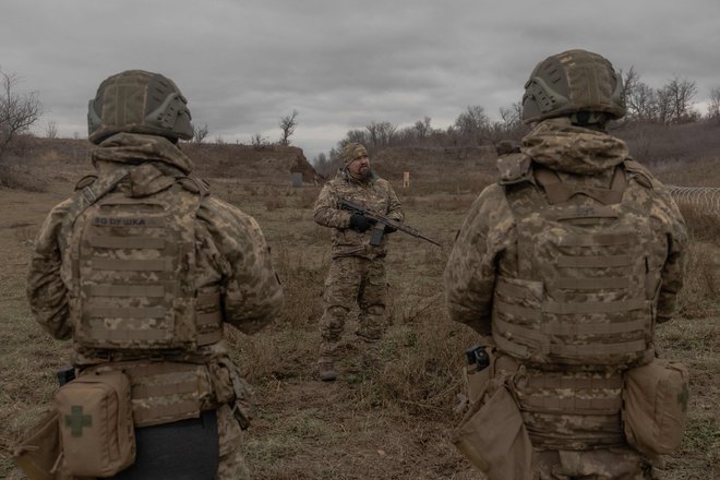 Kampanja ukrajinskih oblasti za okrepitev oboroženih sil je sprožila strah med moškimi v primerni starosti za vpoklic, pri čemer jih je več tisoč pobegnilo iz države. FOTO: Roman Pilipey/AFP