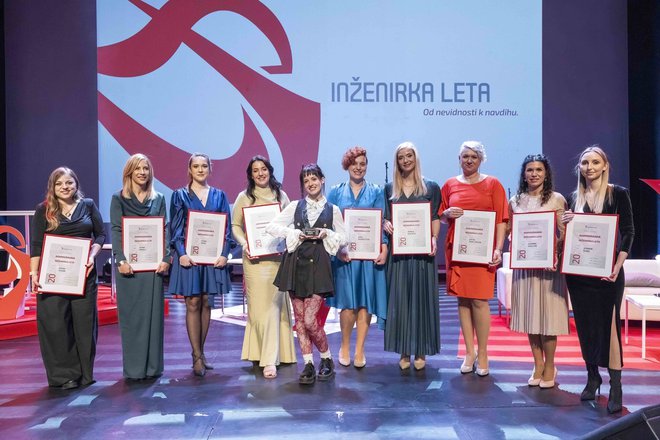 Nominiranke za inženirko leta 2024 (z leve): Brina Škoda, Jasna Krmelj, Emina Mešić, Staša Velcl, Rebeka Kropivšek Leskovar, Urša Skerbiš Štok, Manca Kok Bevc, Katja Škof Žavcer, Karmen Košutar in Jerneja Šušel. FOTO: arhiv Inženirka leta