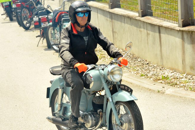 Priljubljenost Tomosovih dvokolesnikov se odraža tudi na bolhi. FOTO: Drago Perko