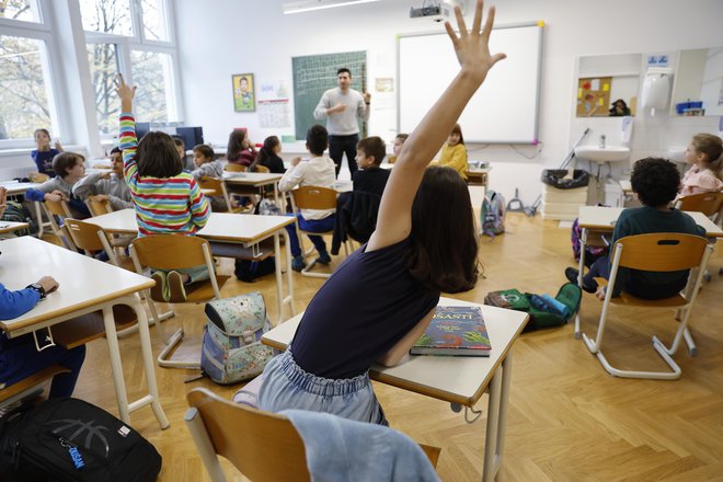 Šole velikokrat nimajo pravih vzvodov za učinkovito ukrepanje. Fotografija je simbolična. FOTO: Leon Vidic/Delo