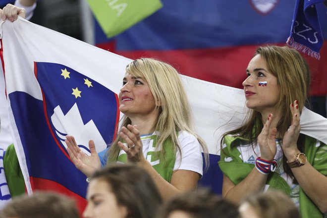 Slovenci računajo na podporo navijačev. FOTO: Antonio Bronic/Reuters