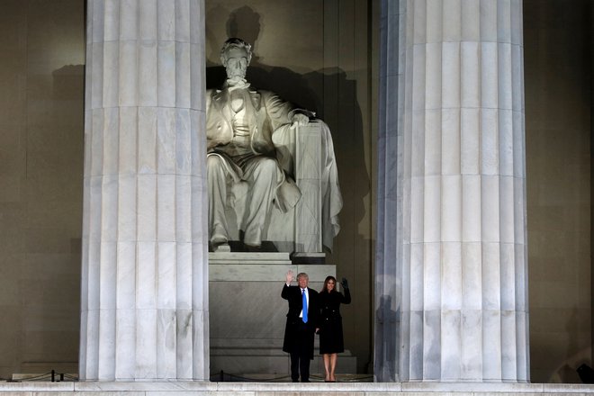 Ameriška ustava določa, da novi predsednik priseže na položaj 20. januarja. FOTO: Mike Segar/Reuters