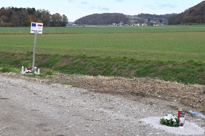 Zgodilo se je na odmaknjeni makadamski cesti. FOTO: Aleš Andlovič