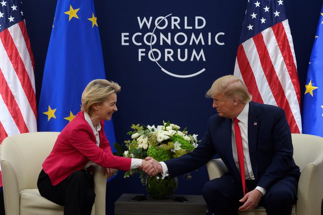 Ursula von der Leyen je že predlagala, da bi v EU namesto ruskega uvažali več ameriškega utekočinjenega zemeljskega plina. FOTO: Jim Watson/AFP