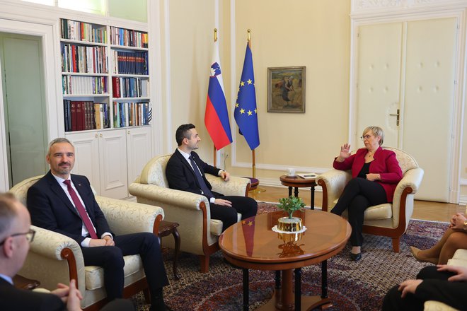 Pričakovati je, da bo predsednico republike na prihodnjih posvetovanjih o varuhu človekovih pravic še posebej zanimalo mnenje NSi. Bo to lahko drugačno kot tisto od SDS? FOTO: Črt Piksi