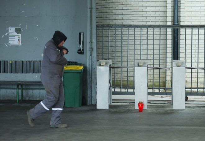 Lokalna skupnost bo na vsakem koraku pomagala, obljubljajo pristojni. FOTO: Jože Suhadolnik/Delo