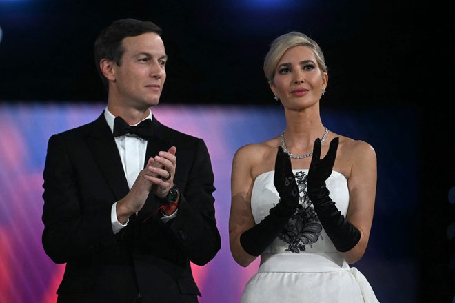 Jared Kushner je poročen s hčerjo novega ameriškega predsednika Ivanko Trump. Ta je zaradi njega pred poroko prestopila v judovsko vero. FOTO: Jim Watson/AFP