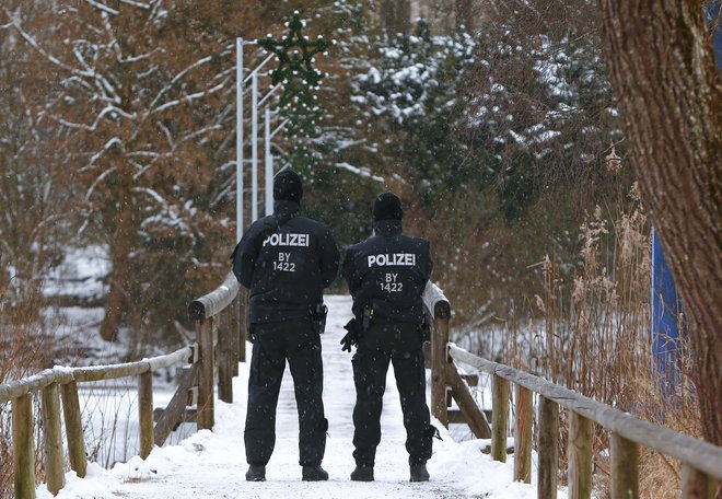 Policisti so osumljenca hitro prijeli. Slika je simbolična. FOTO: Michaela Rehle/Reuters