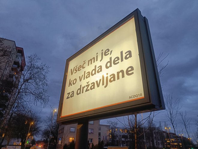 Identiteta naročnika plakatov je ostajala neznanka – vse do zdaj. FOTO: Žan Urbanija/Delo