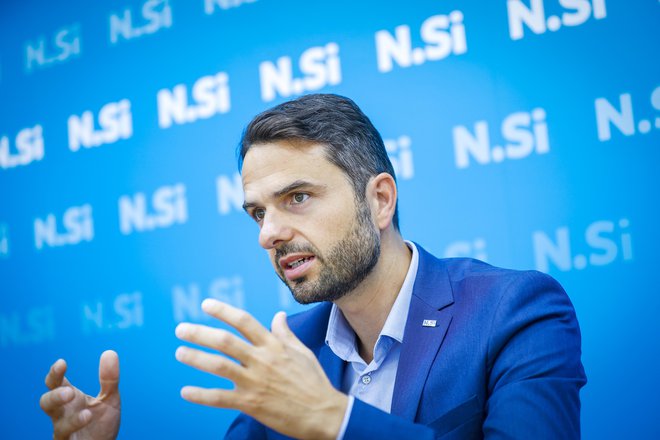 V NSi so navedli le, da želijo v ponedeljek »pretresati možnosti povezovanja«. FOTO: Jože Suhadolnik/Delo