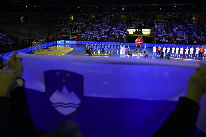 Zagrebška Arena, kjer bo danes spet veliko Slovencev, je ena redkih svetlih zvezd zagrebškega športa. FOTO: Antonio Bronic/Reuters