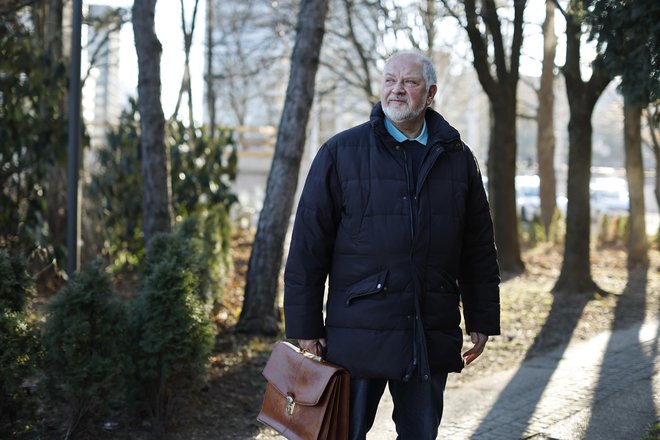 Po dolgi in pestri poti v državni upravi se Andrej Šter navaja na upokojensko življenje. FOTO: Leon Vidic/Delo