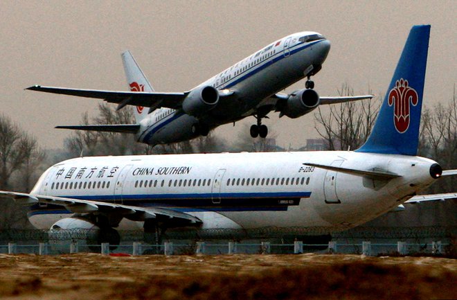 Kitajski prevozniki imajo v ruskem zračnem prostoru konkurenčno prednost. FOTO: David Gray/Reuters