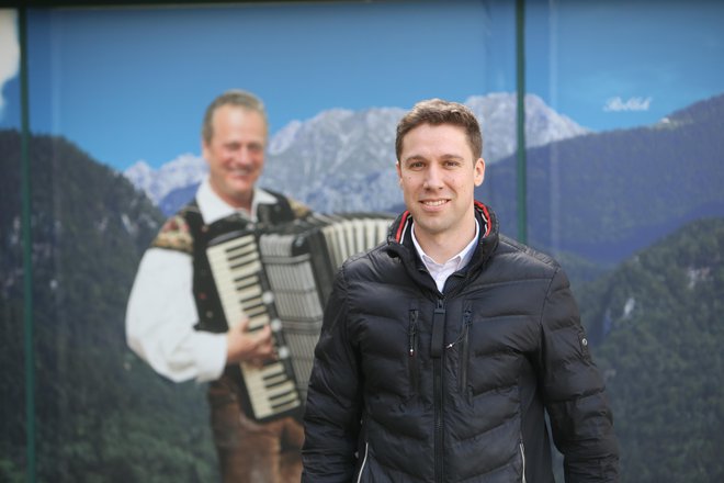 »Narodnozabavno glasbo lahko delamo, če stvar primerjam s kulinariko, kot fast food ali za Michelinove zvezdice,« pravi Sašo Avsenik. FOTO: Grega Kališnik