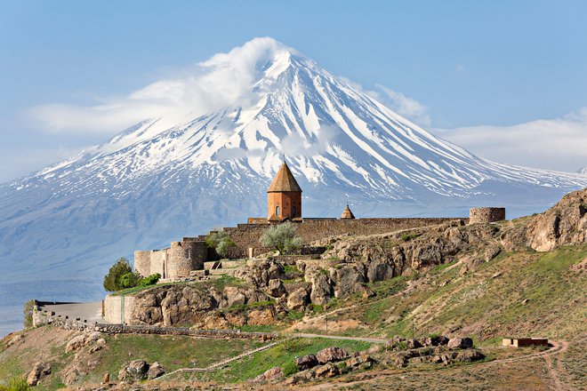 Kako, za vraga, se lahko vzpenjam, ko pa sem se že pri štiridesetih spuščal; tako vsaj sem napisal v Erevanu, kjer sem se začel pogovarjati z goro. FOTO: Shutterstock