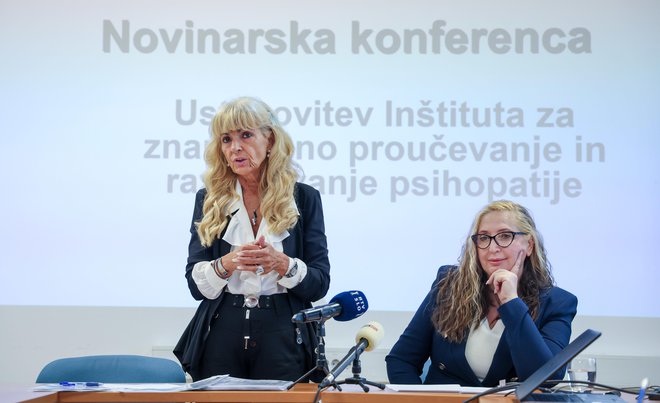 Direktorica dr. Leonida Zalokar in strokovna vodja dr. Andreja Pšeničny želita v inštitutu združiti domače in tuje strokovnjake, ki lahko pripomorejo k razumevanju tega pojava. FOTO: Matej Družnik