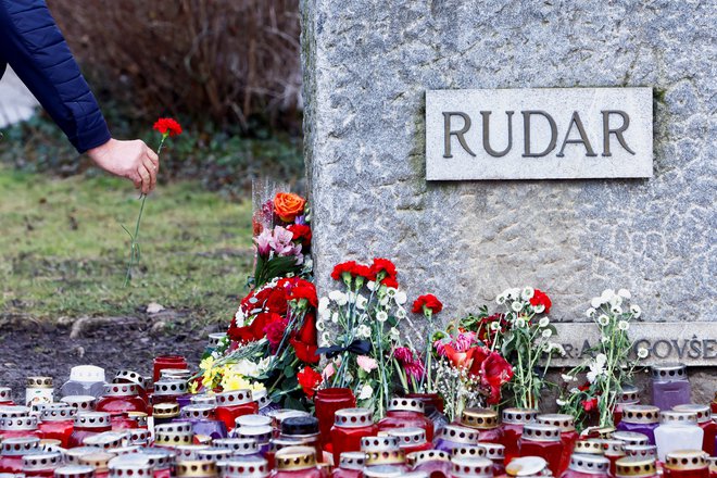 Posebej se bodo spominu na umrle rudarje poklonili v Mestni občini Velenje FOTO: Borut Živulović/Reuters