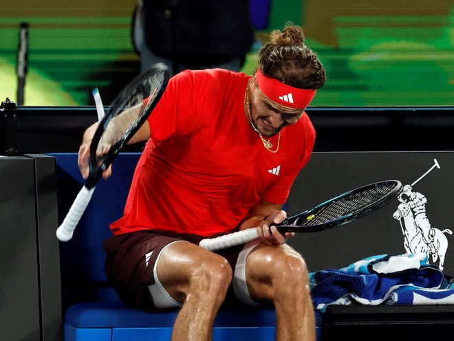 Jeza in frustracije Saše Zvereva, ki se je zavedal, da bo izgubil še tretji finale na turnirjih za grand slam. FOTO: Tingshu Wang/Reuters