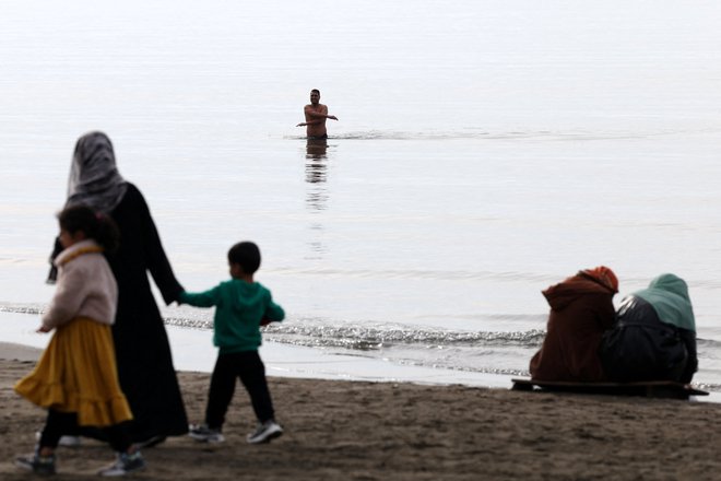 Migranti v Albaniji. FOTO: Florion Goga/Reuters