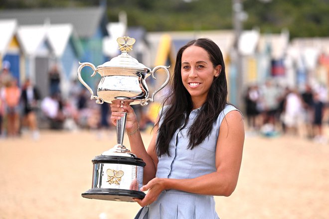 Madison Keys je takole pozirala fotografom z lovoriko z odprtega prvenstva Avstralije. FOTO: William West/AFP