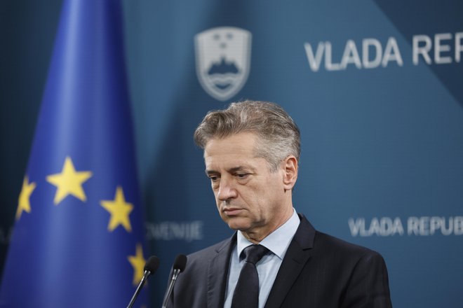 »Pot bodo definirali davčni strokovnjaki, politika je definirala le usmeritve,« je v odgovoru na poslansko vprašanje dejal premier Robert Golob. FOTO: Leon Vidic/Delo