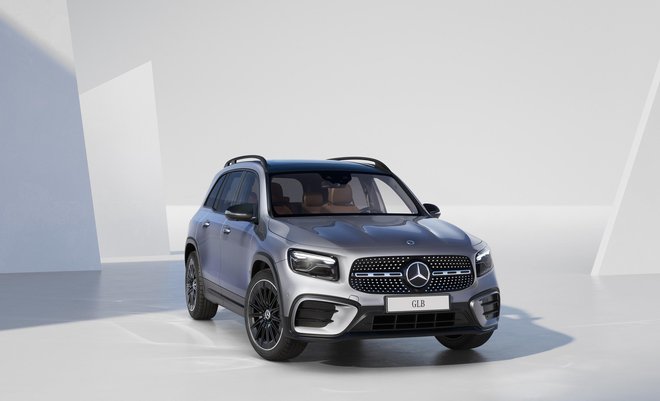 Mercedes-Benz GLB je vsestransko športno terensko vozilo z možnostjo sedmih sedežev in velikim prilagodljivim prtljažnim prostorom. Foto: Mercedes-Benz AG