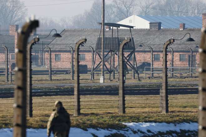 Poostreni varnostni ukrepi ob zaznamovanju okrogle obletnice osvoboditve Auschwitza. FOTO: Ludovic Marin/AFP