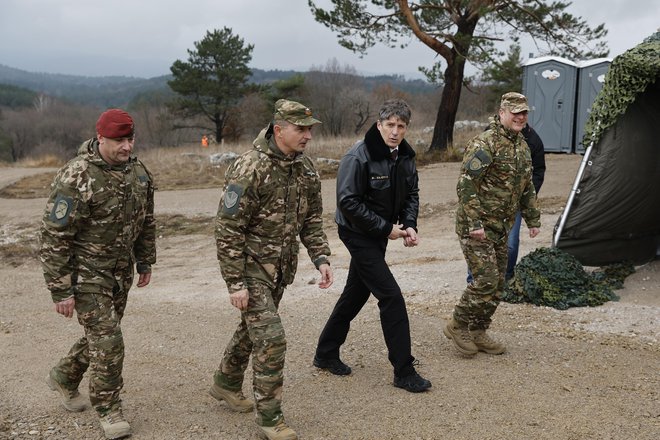 »O možnostih nakupa osemkolesnikov bomo v kratkem govorili na vladi,« je prejšnji teden napovedal Sajovic. FOTO: Leon Vidic/Delo