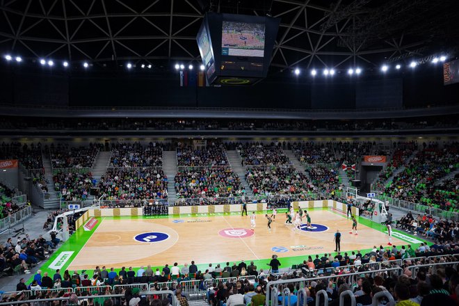 Pogled na polne tribune v Stožicah. FOTO: Filip Barbalić/Cedevita Olimpija