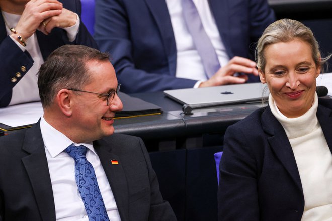 Sopredsednika AfD Tino Chrupalla in Alice Weidel sta navdušeno pozdravila izide glasovanja FOTO: Liesa Johannssen/Reuters