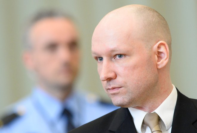 Anders Behring Breivik je vložil tožbo proti državi in trdil, da v zaporu Ringerike trpi zaradi nečloveških pogojev, s katerimi norveške oblasti kršijo njegove pravice. FOTO: Jonathan Nackstrand/AFP